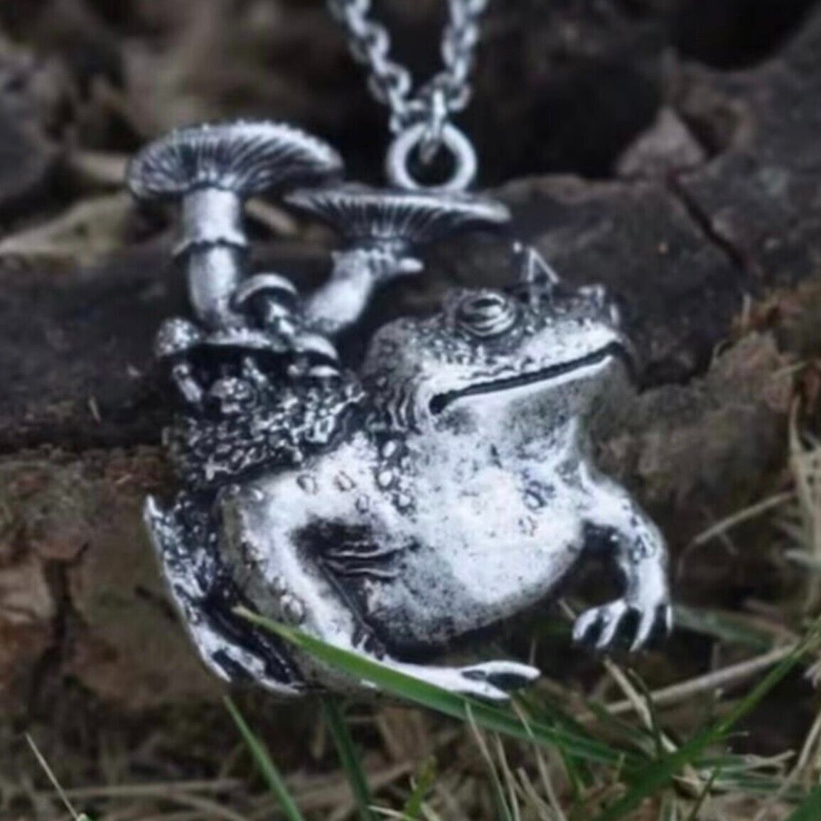 Nature Mountain Frog/Toad Forest Mushroom Pendant Necklace*